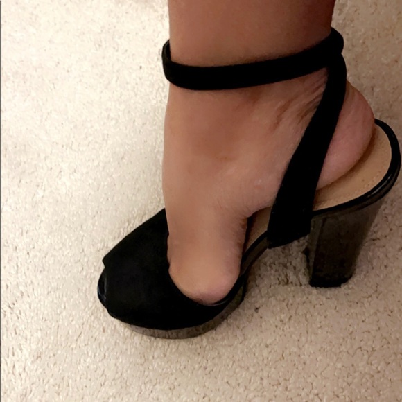 Heels - Picture 3 of 3